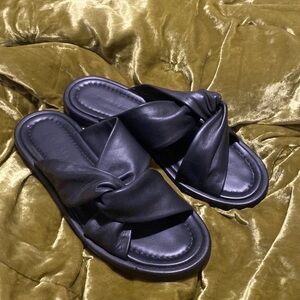 Everlane The Day Twist Leather Sandals